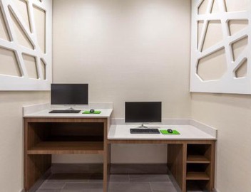 La Quinta Inn & Suites by Wyndham Lafayette Oil Center 3