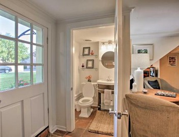 4 Mi to French Quarter: NOLA Apt w/Garden Patio 5