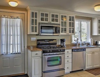 Peaceful Waterfront Apt w/Deck, 22 Mi to Portland 5