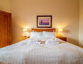 Beautiful and Bright Georgian Style Morningside Apartment - Pass the Keys 2