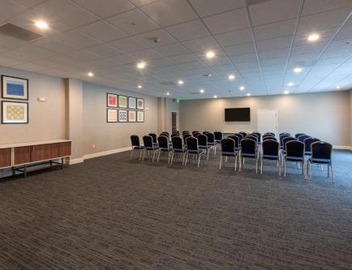 Holiday Inn Express & Suites - Seattle South - Tukwila by IHG 2