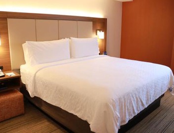 Holiday Inn Express & Suites Seattle-Sea-Tac Airport by IHG 3