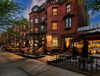 Large Stylish Newbury Street Studio w/Kitchen 5
