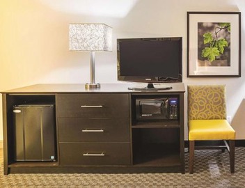 La Quinta Inn & Suites by Wyndham Phoenix Scottsdale 4