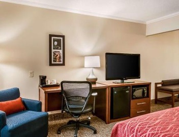Comfort Inn & Suites At Copeland Tower 4