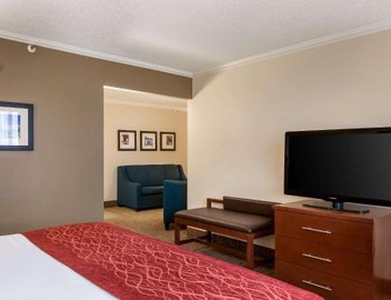 Comfort Inn & Suites At Copeland Tower 2