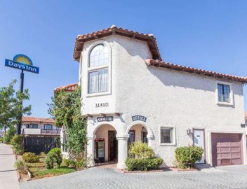 Days Inn by Wyndham Castaic Six Flags Magic Mountain 2