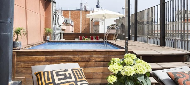 My Space Barcelona Studio near Arc de Triomphe in a building with swimming pool
