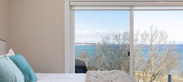 ♛ 539 Bay St ⁀➷ Luxury Downtown 2BDR Lake View Penthouse Condo steps to Beach! ➠ 402W