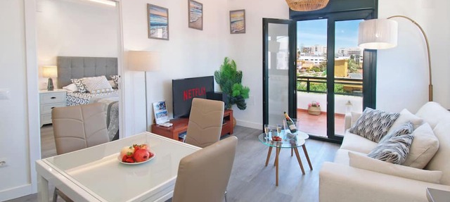 Apartment Benalmadena, 2 MINS TO THE BEACH Santa Ana !