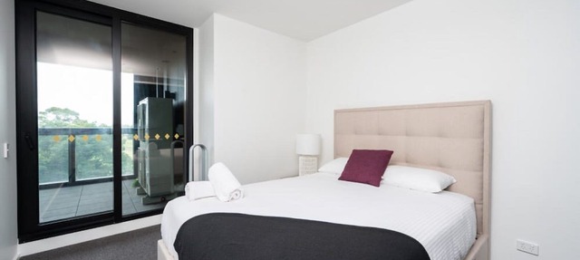 Luxury 4 Bedroom Apt - Parking, pool and views