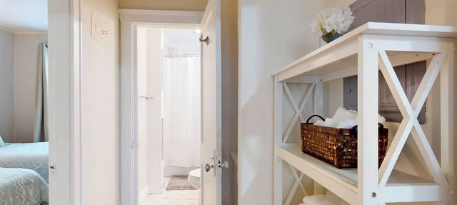 Steps to Longwood Medical,MBTA,Boston,shopping,pkg