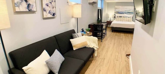 Modern Studio-Private Entrance,Washer+Dryer