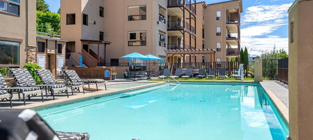 Stunning Poolside Condo - Wineries - Lake - Marina