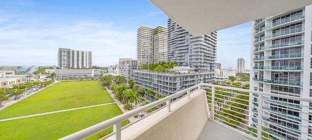 Spacious 3-BD Condo in Midtown Miami - Pool & Gym