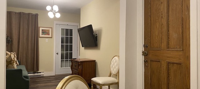 cozy one bedroom apartment located in heart of dorval