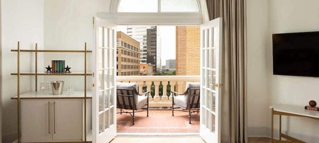 1-Bedroom Suite at a 4.5⭐️ Hotel