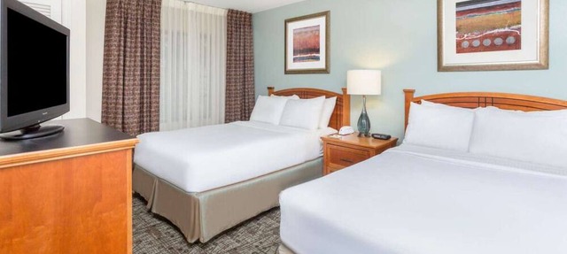 Perfect Location for Your Next Getaway! Convenient Suite w/FREE Breakfast, Pool
