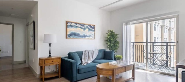 4B/2BA Luxury Central Apartment with Gym