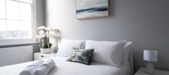 Central Cheltenham, Regency 2-Bed Apartment - Cavalier Suite