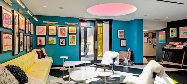 Pet-Friendly King Room with Pool View, Boston Escape!