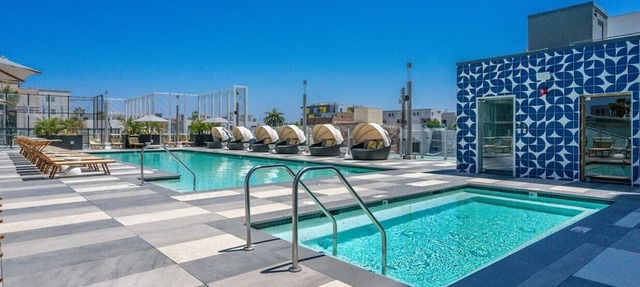 Level- Extended Stay Getaway. One Bedroom Suite