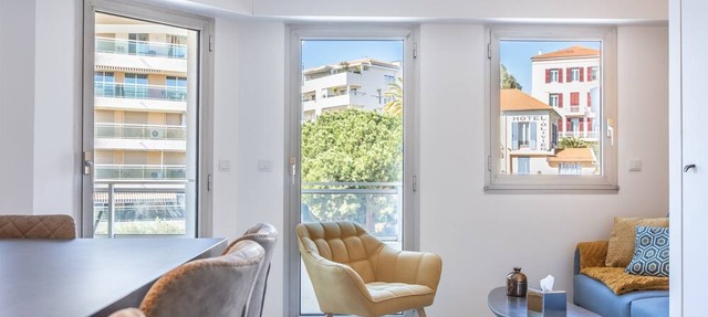 Renovated Apt with Balconies - Holiday/Congress