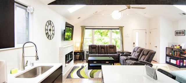Chicago Oasis | Spa Bath, Patio & Fireplace