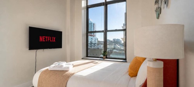 McCormick Place city view 2br/2ba with optional parking for up to 8 guests