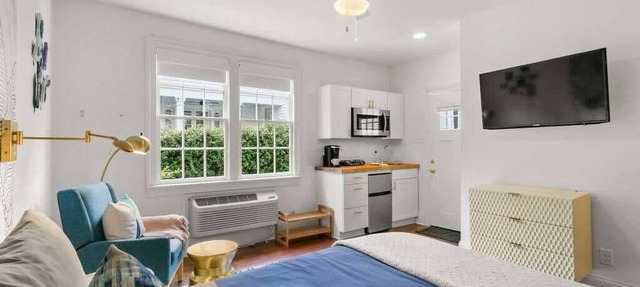 Gorgeous Garden District Studio |Gated Parking