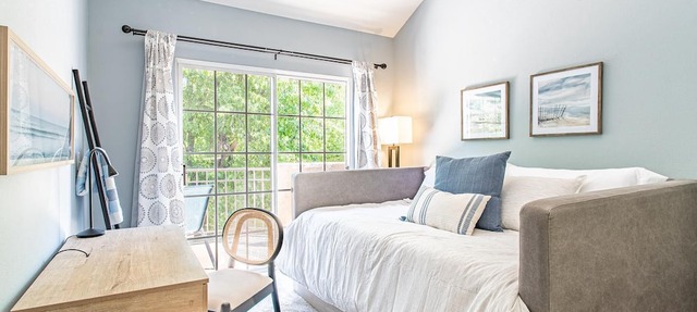 Quiet, City Center Condo - 1 Mile from Hospital