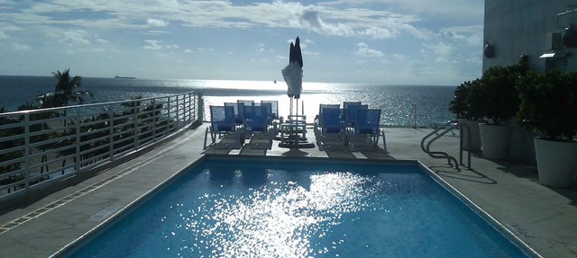 Oceanfront Top Floor Suite w/Balcony Ocean View & Rooftop Pool - Ocean Drive