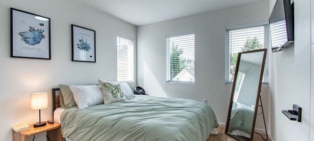 Modern Seattle Townhome Near Downtown & Parks