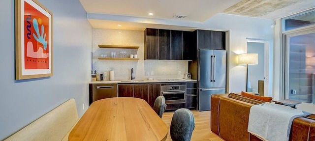 2BR Condo near Rainey St | Heated Pool | Fireworks