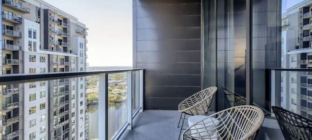 2BD Condo-Rainey St-Best views-RT Pool