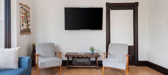 Knock on Wood | Airy Charm in Heart of Downtown