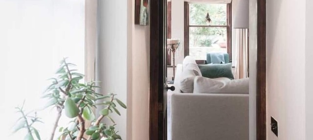 A Chelsea Retreat - 2 BR with Garden and Parking