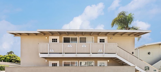 Sunny Nearly Beachfront Upper Loft 38
