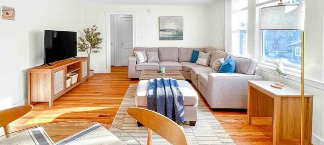 Willard By the Sea - 30 ft to the beach- 2nd floor
