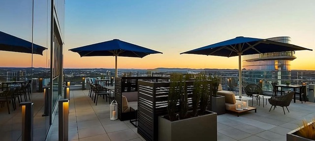 Stylish Getaway near Downtown Nashville! Pets Allowed, Indoor Pool, Kitchenette!