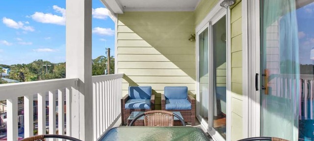 Great Beach Condo, Across From Heated Pool Access