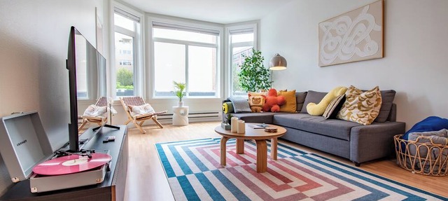Enchanting 1 Bedroom Home in Heart of Seattle! + Pool & Parking