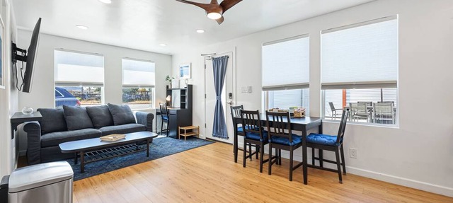 Hot Tub/1mi to Downtown/3mi to Coronado/Wifi 300mb+/BBQgrill/Fire Pit/Harborside