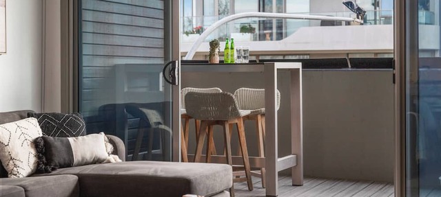 Set right in the heart of Main Street Mornington and short stroll to the beach!
