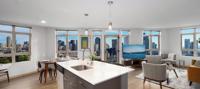 Space Needle & Water View Suite + Rooftop BBQ & Firepit + Parking