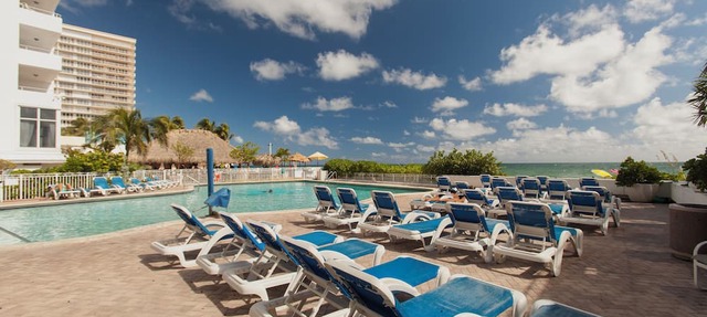 Lovely Beachfront Condo overlooking the Ocean, private jacuzzi, balcony & pool