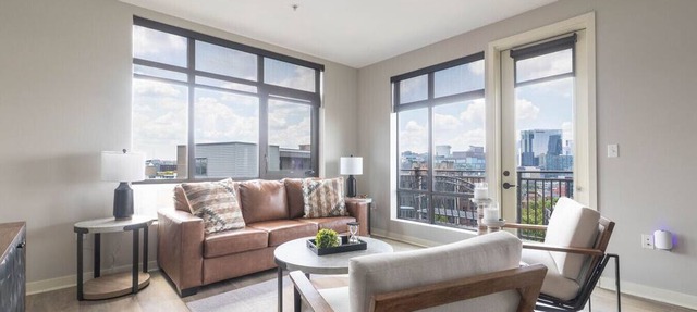 Luxurious large Downtown Top Floor Corner 2 Bed 2 bath - #621