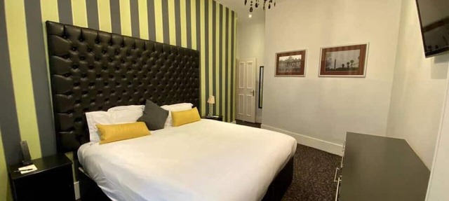 2 Bed/2 Bath Large Flat, Ground Floor, Sky TV, AC