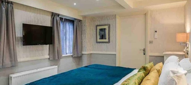 2 Bed/2 Bath Luxury Entire Flat, Patio, Sky TV, AC