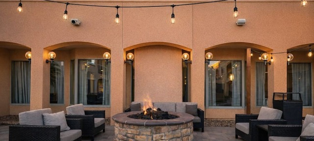 Enjoy a Hassle-Free Stay! Pet-Friendly, Close to Camarillo Ranch House